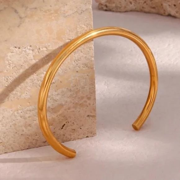 NEW ELEGANT 18K GOLD CUFF BRACELET - Picture 6 of 7